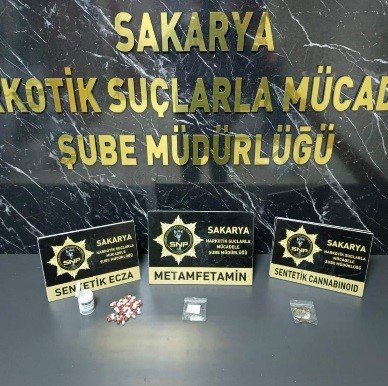 Polis ekiplerinden 3 ilçede 5 ayrı uyuşturucu operasyonu: 12 gözaltı