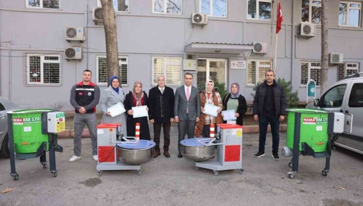 Pozantı’da üreticilere ekipman desteği verildi