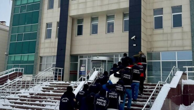 Sarıkamış’ta uyuşturucu taciri 5 kişi tutuklandı