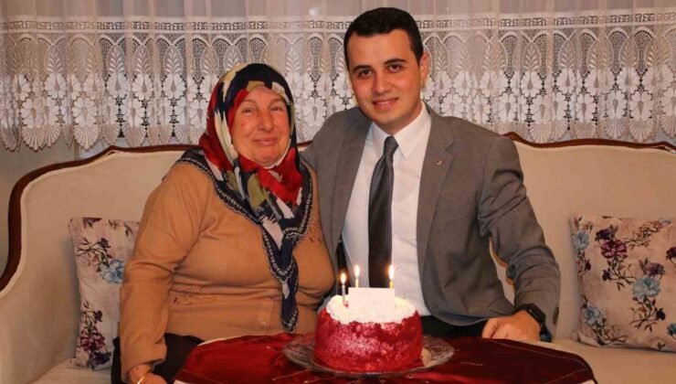 Şehit annesinin 70. doğum gününü kutladı