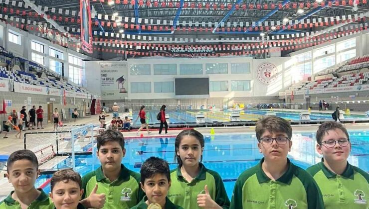 Şehitkamil’in genç sporcularından çifte şampiyonluk gururu