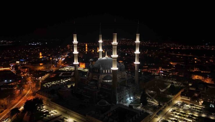 Selimiye Camii’nin ışıkları yıllar sonra yeniden yandı
