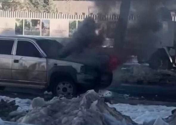Seyir halindeki pikap alev aldı