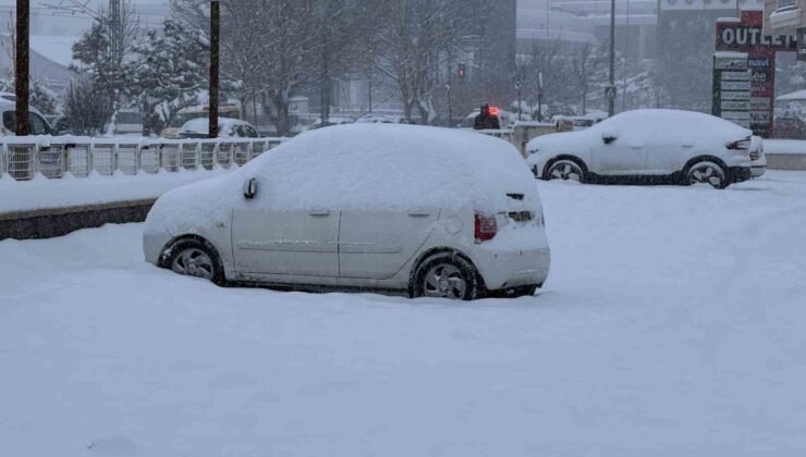 Sivas’ta sürücü kursu sınavlarına kar engeli
