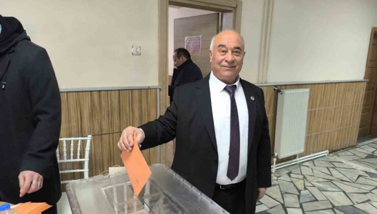 Şuhut’ta şoförler ve otomobilciler esnafı sandık başına gitti