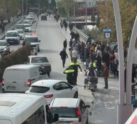 Ters yönden gelen motosiklete otomobil çarptı: 1 yaralı