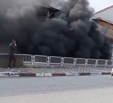 Tokat’ta evden yükselen yoğun duman mahalleliyi ayağa kaldırdı