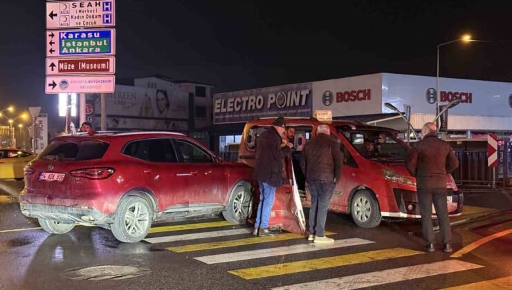 Toplu taşıma aracı ile SUV tarzı araç çarpıştı: 5 yaralı