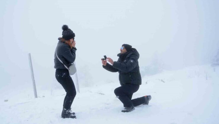 Uludağ’da yılın son ve ilk romantik sürprizleri: Karlar altında iki “Evet”