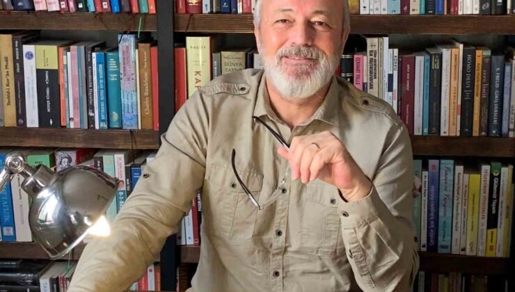 Ünal Ersözlü’nün ’Böğürtlen Öpücüğü’ kitabı raflarda yerini aldı