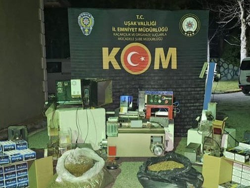 Uşak’ta çok sayıda kaçak makaron ve tütün ele geçirildi
