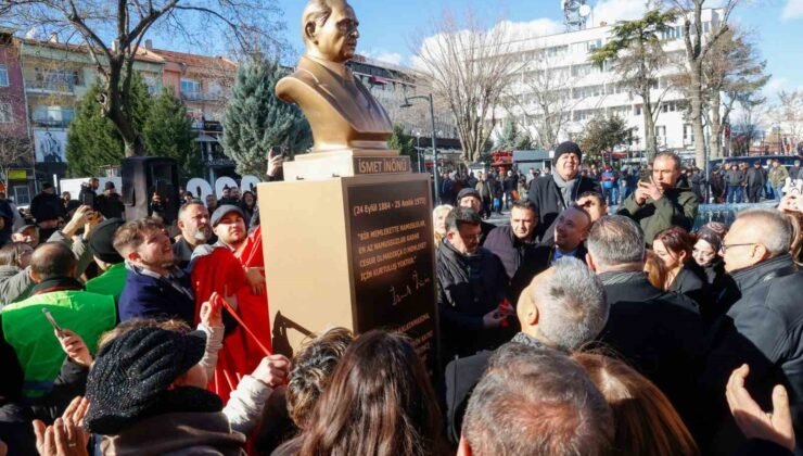 Uşak’ta İsmet İnönü büstünün açılışı yapıldı