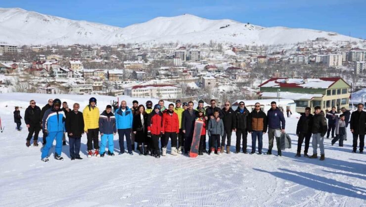 Vali Ahmet Karakaya, kayak il birinciliği müsabakalarında sporcularla buluştu