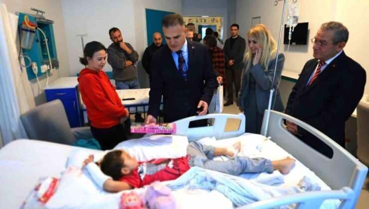 Vali Akbıyık yeni yılı hasta, yaşlı ve görev yapanları ziyaretler ile girdi