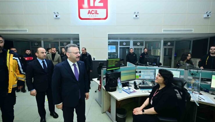 Vali Aksoy, yılbaşında çalışan 112 Acil Çağrı Merkezi personelini ziyaret etti