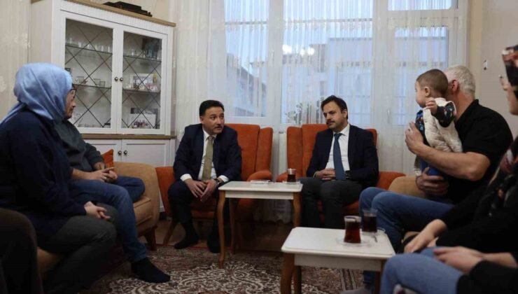 Vali Çiçek vatandaşın çay davetini kırmadı