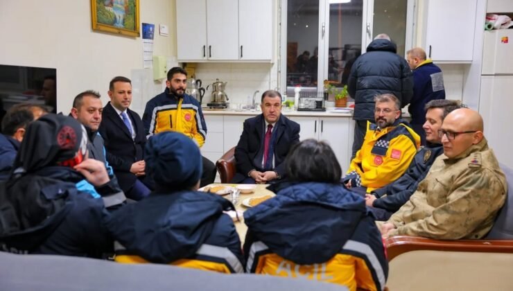 Vali Eldivan’dan sağlık çalışanlarına yeni yıl ziyareti