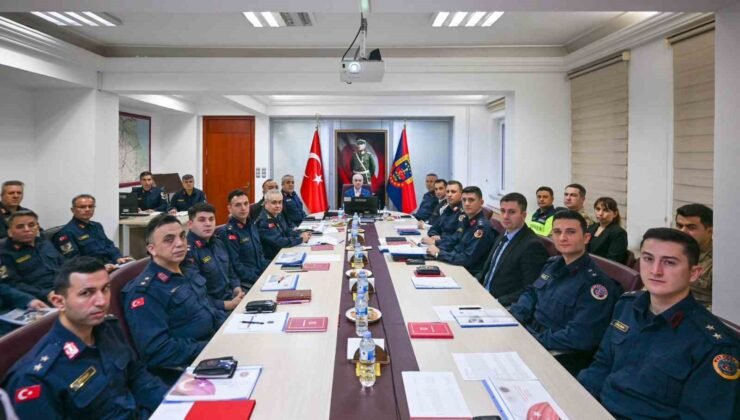 Vali Turan jandarmadan brifing aldı