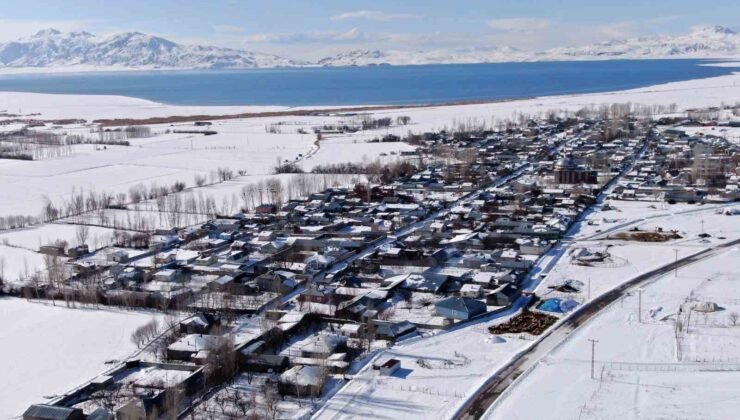 Van’da beyaz esaret görsel şölene dönüştü: Yerleşim yerleri beyaz gelinliğini giydi