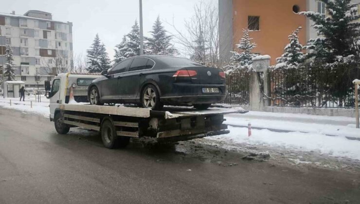 Van’da DEM Partili belediye başkanının resmi aracına haciz