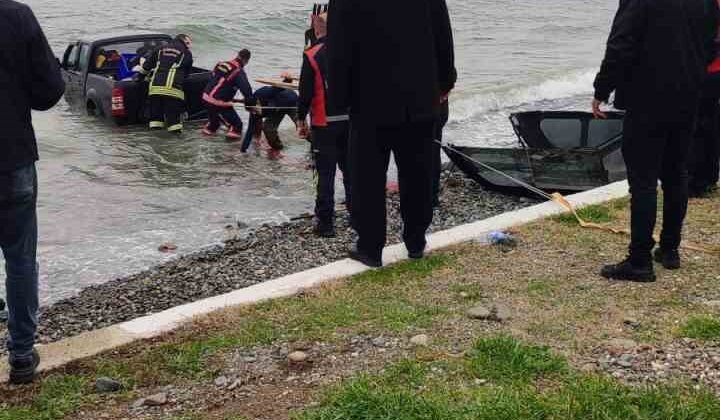Yalova’da kontrolden çıkan pikap denize uçtu: 1 yaralı