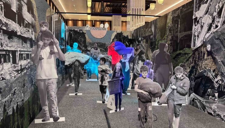 Yapay zeka ile canlandırılan aile hikayeleri ‘Bütün Mutlu Aileler Birbirine Benzer’ sergisinde ziyaretçilerle buluşuyor