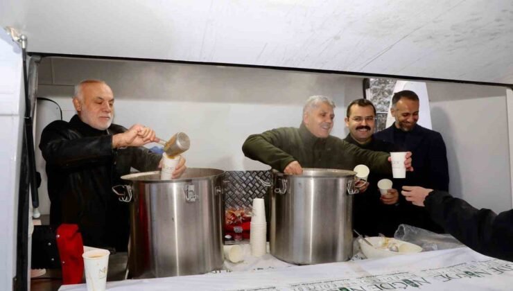 Yeni yılın ilk sabahında namazda buluştular