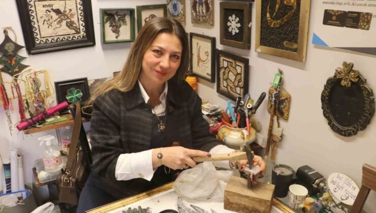 Yumurta kabuklarıyla başlayan sanat merakında 30 yıldır ilmik ilmik taşları mozaiğe dönüştürüyor