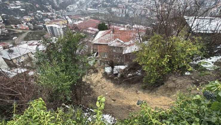 Zonguldak’ta heyelan sebebiyle su ve elektrik hattı zarar gördü