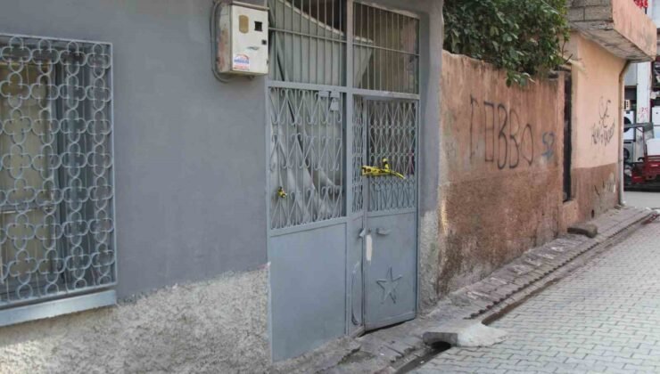 3 çocuk annesi eşini bıçaklayarak öldürdü, başında ağlayıp teslim oldu