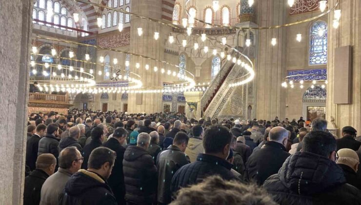 4 yıl aradan sonra Selimiye Camii’nde ilk cuma