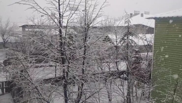 Adana Tufanbeyli’de kar yağışı etkili oldu