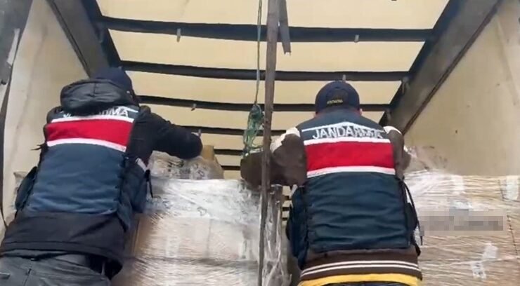 Adana’da 3 bin litre sahte alkol ele geçirildi