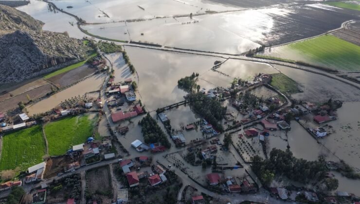 Adana’da afetin boyutu havadan görüntülendi