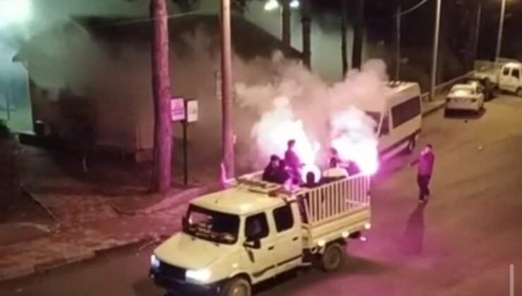 Adana’da ilk sahurda meşaleli davul şovu