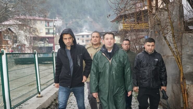 Adana’nın Feke, Saimbeyli ve Kozan ilçelerinde sel sonrası yoğun mesai