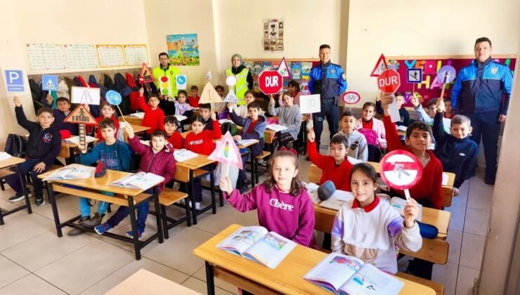 Adıyaman’da polisi miniklere trafik eğitimi verdi