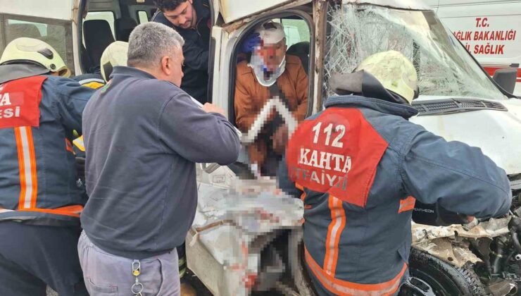 Adıyaman’da tır ile minibüs çarpıştı: 7 yaralı