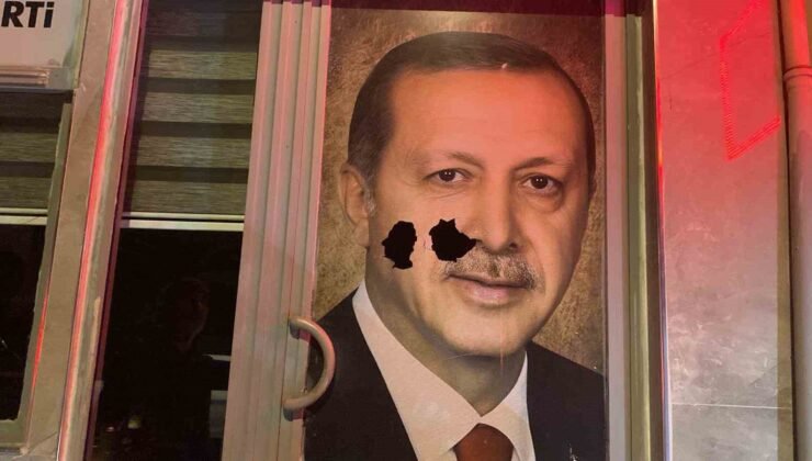 AK Parti Marmara ilçe binasına taşlı saldırı