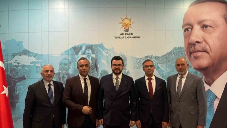 AK Parti’de 3 yeni ilçe başkanı görevi devraldı