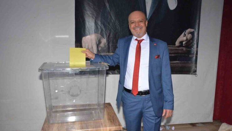 Akhisar’da mevcut başkan 1 oy farkla kazandı
