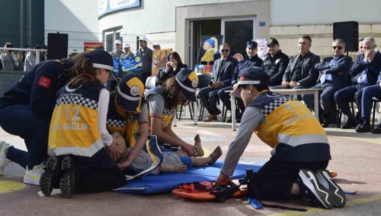 Aksu’da öğrenciler ‘Sağlık Elçisi’ belgelerini aldı