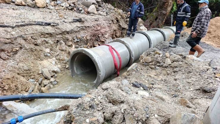 Alanya’da tıkanan menfezler Büyükşehir ekiplerince açıldı