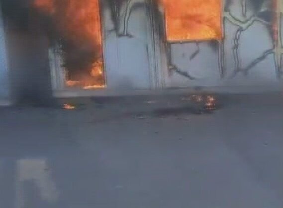 Alevlere teslim olan boş konteyner kullanılamaz hale geldi