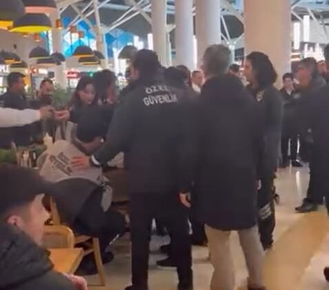 Alışveriş merkezinde çıkan kavgada güvenlik görevlisi bıçaklandı