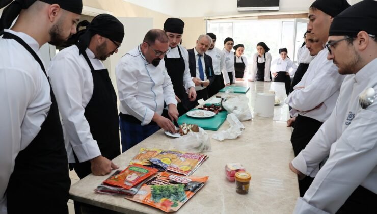 ALKÜ’lü öğrenciler Uzak Doğu mutfağını uzmanından öğreniyor