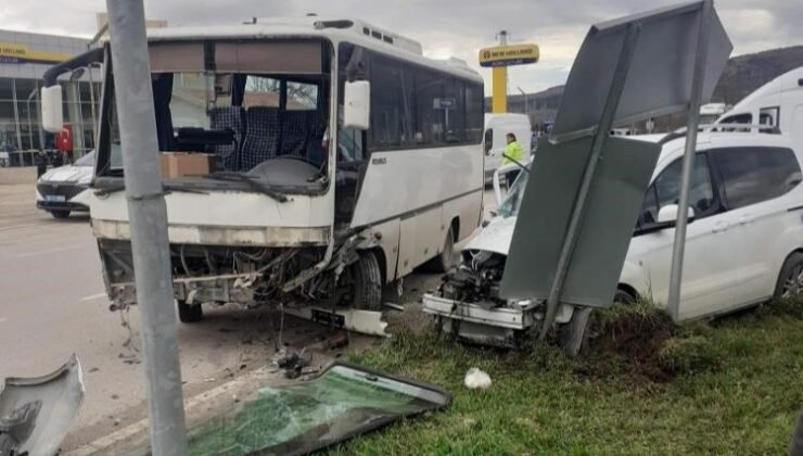 Amasya’da midibüs ile kamyonet çarpıştı: 6 yaralı