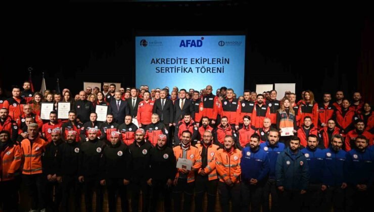 Anadolu Üniversitesi’nde 6 Şubat depremlerinde hayatını kaybedenler anıldı