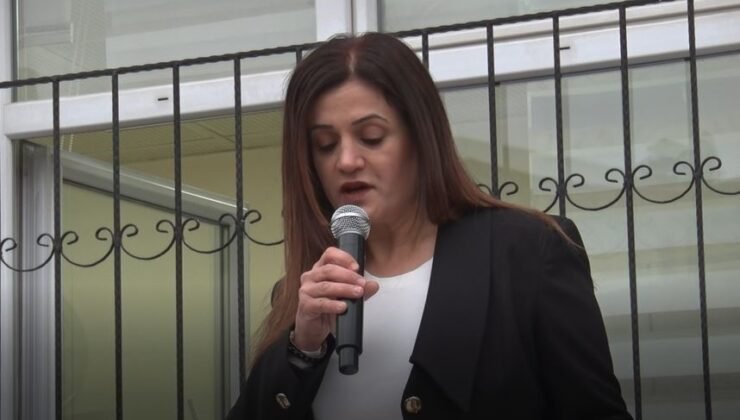 Ankara’da öğrencilerden 6 Şubat depreminde hayatını kaybedenler için saygı duruşu