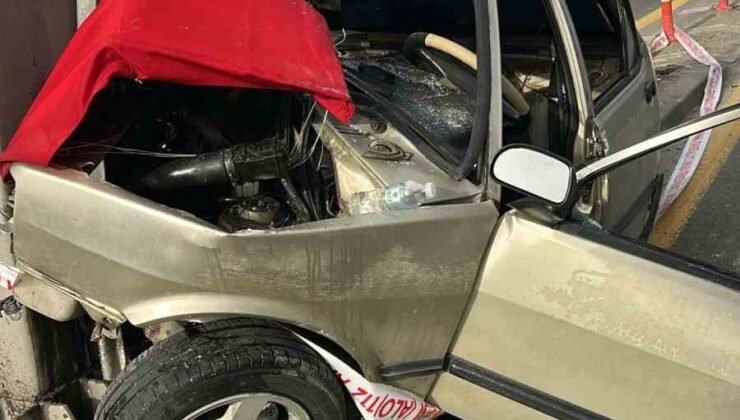 Ankara’da otomobil bariyerlere çarptı: Sürücü araç içerisinde sıkıştı